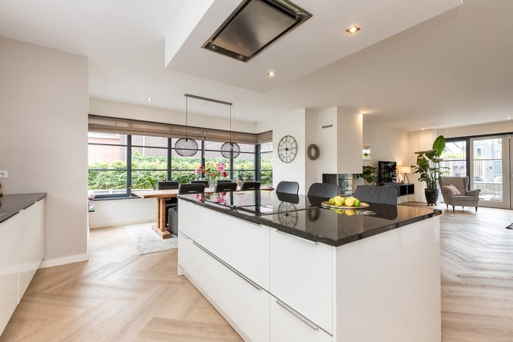 Foto 35 van Niels Bohrstraat 12