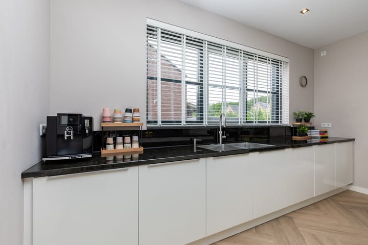 Foto 36 van Niels Bohrstraat 12