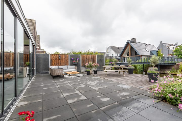 Foto 46 van Niels Bohrstraat 12