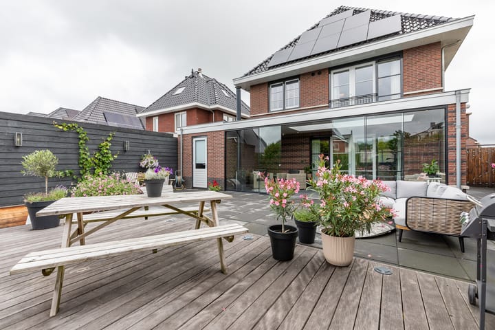 Foto 51 van Niels Bohrstraat 12