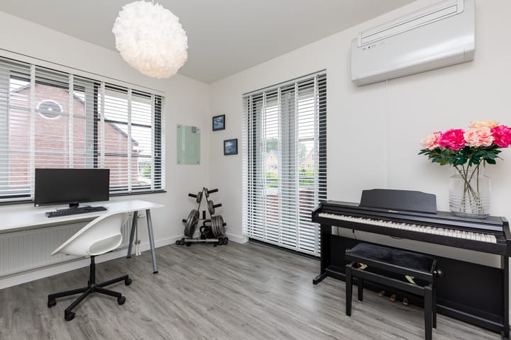 Foto 68 van Niels Bohrstraat 12