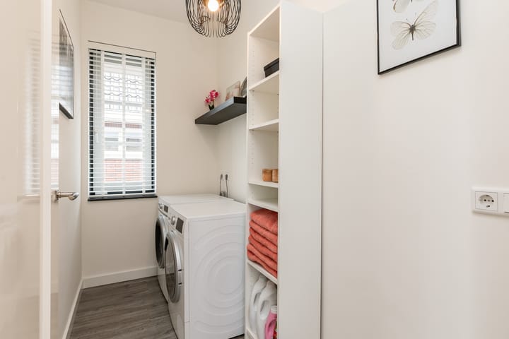 Foto 79 van Niels Bohrstraat 12