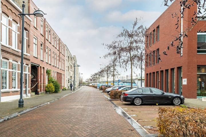 Photo 32 of Spoorstraat 12-A