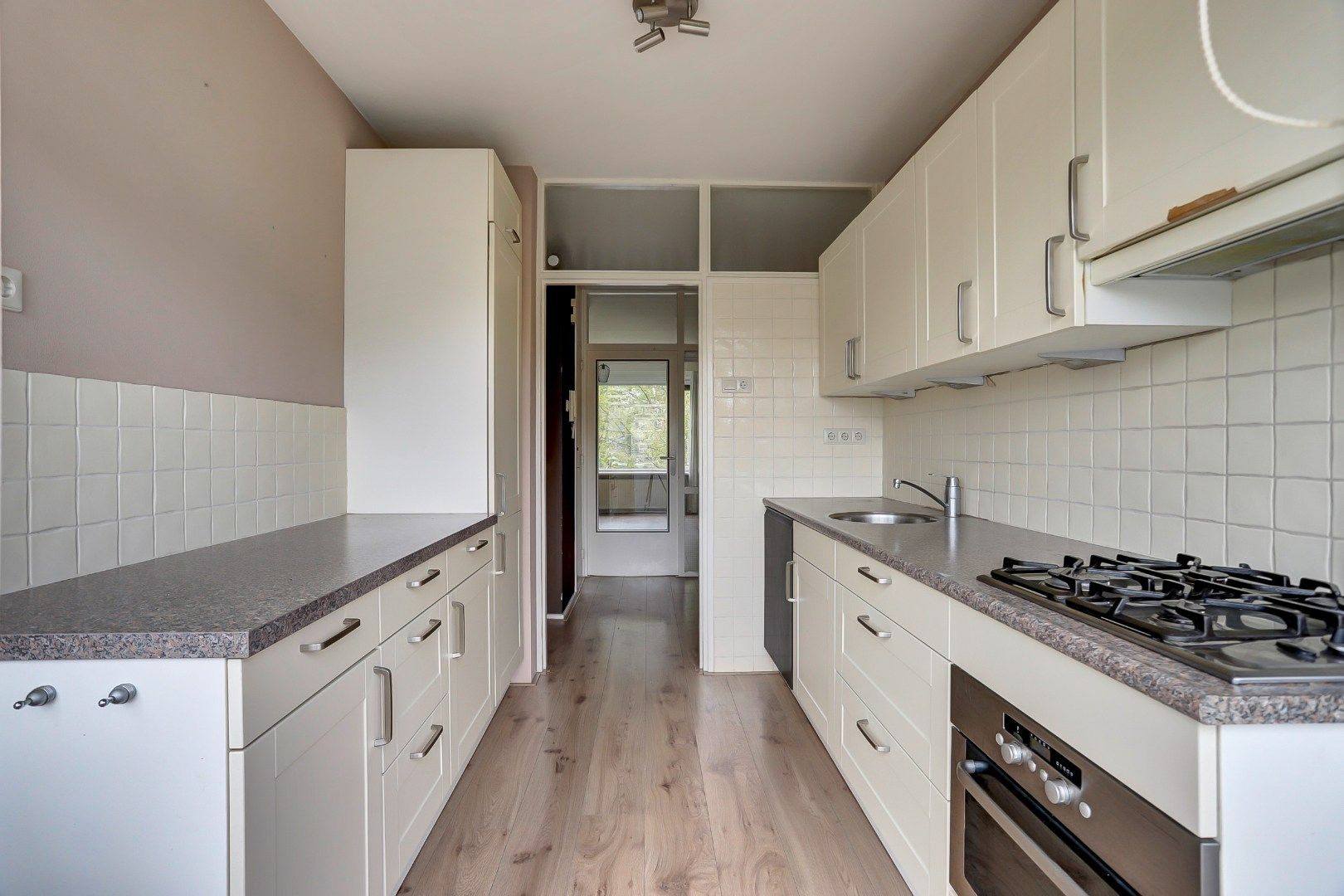 Foto 12 van Van der Helmstraat 255