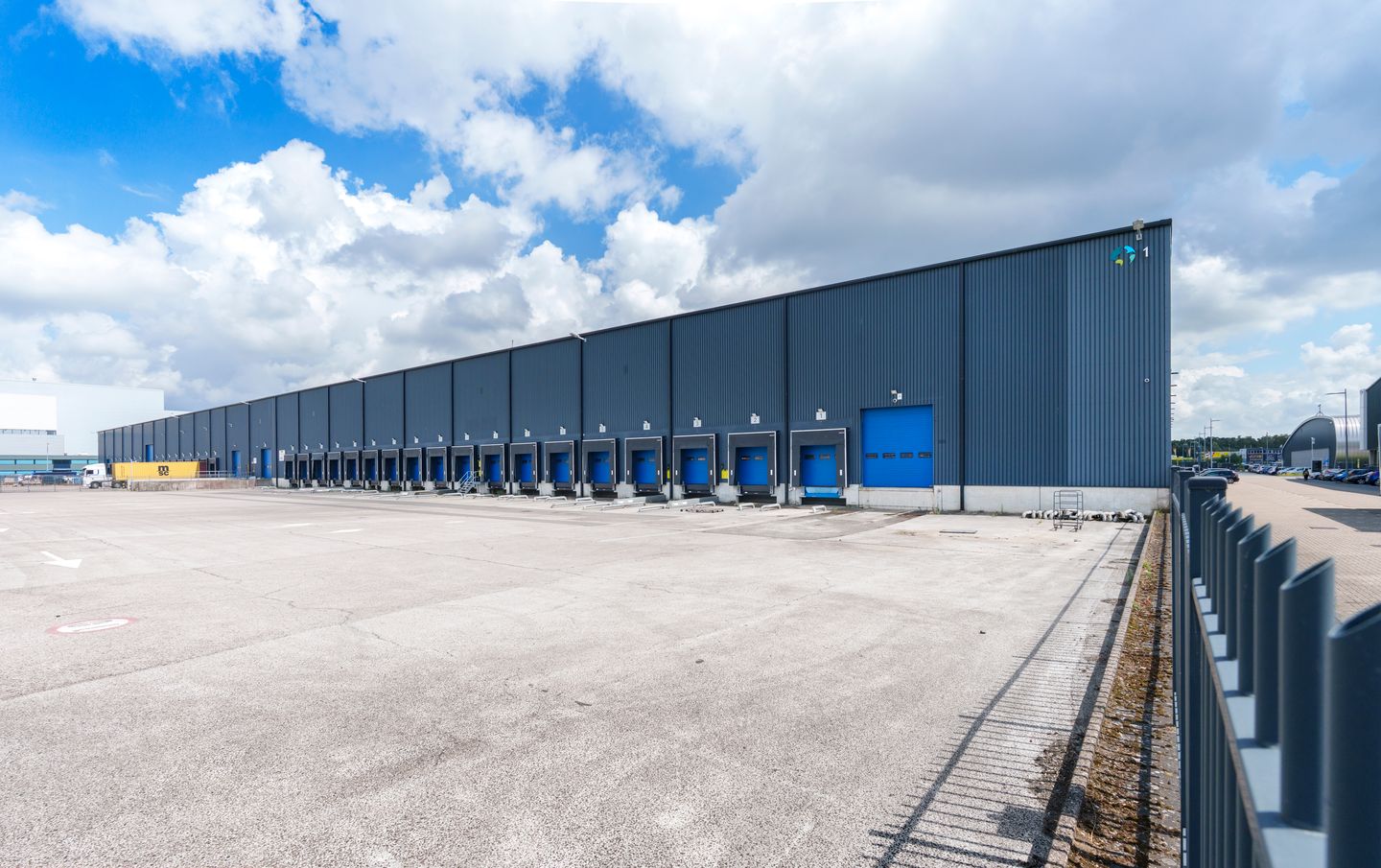 View photo 2 of Fokkerweg 300