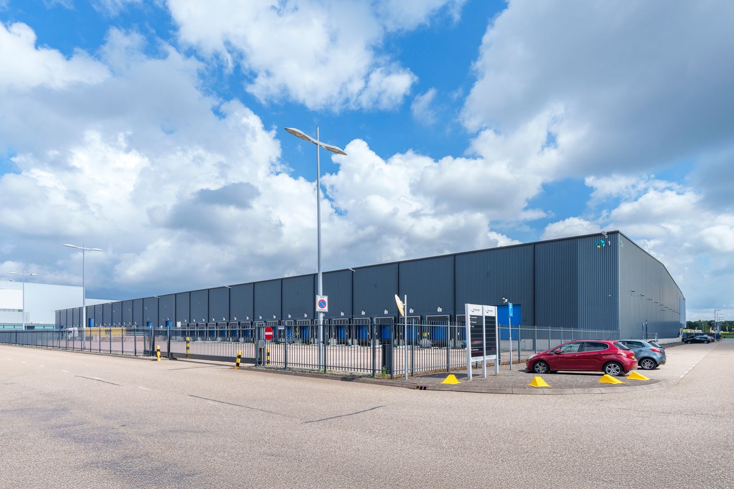 View photo 3 of Fokkerweg 300