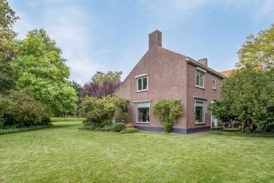 Photo 2 of Ankerpad 10