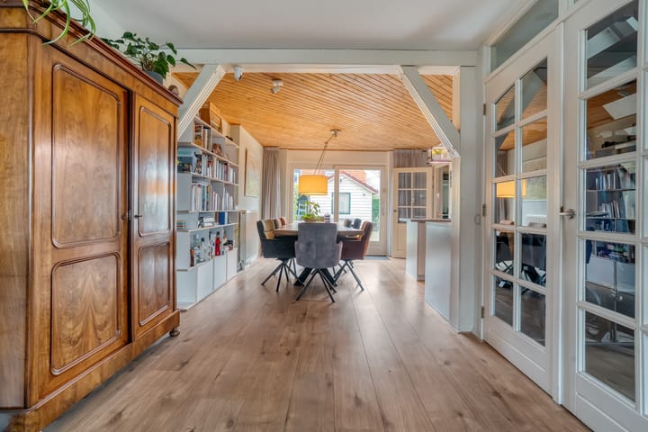 Photo 12 of De Pony 2