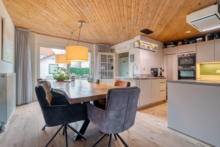 Photo 13 of De Pony 2