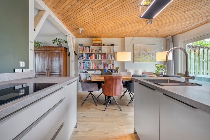 Photo 15 of De Pony 2