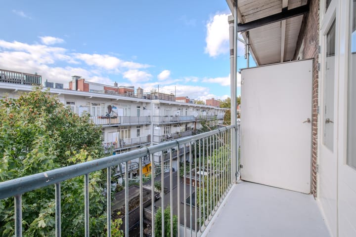 Photo 11 of John Franklinstraat 67-3