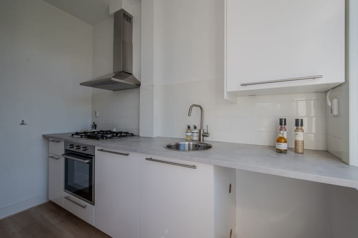 Photo 12 of John Franklinstraat 67-3