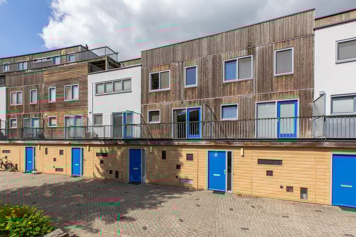 Photo 2 of Emily Brontësingel 101