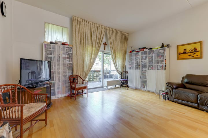 Photo 4 of Emily Brontësingel 101