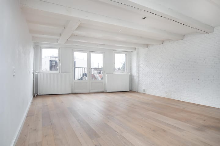 Photo 2 of Spuistraat 3-F16