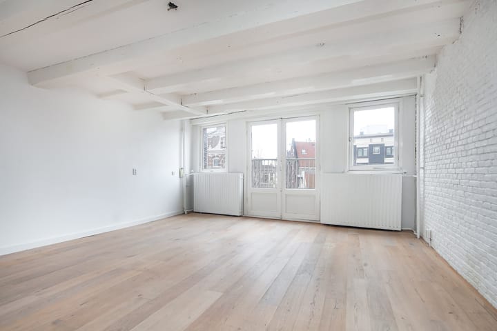 Photo 3 of Spuistraat 3-F16