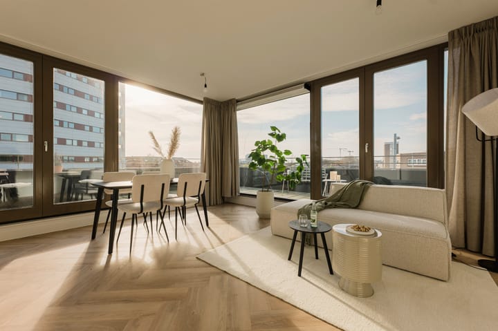 Photo 2 of Vondellaan 53-J