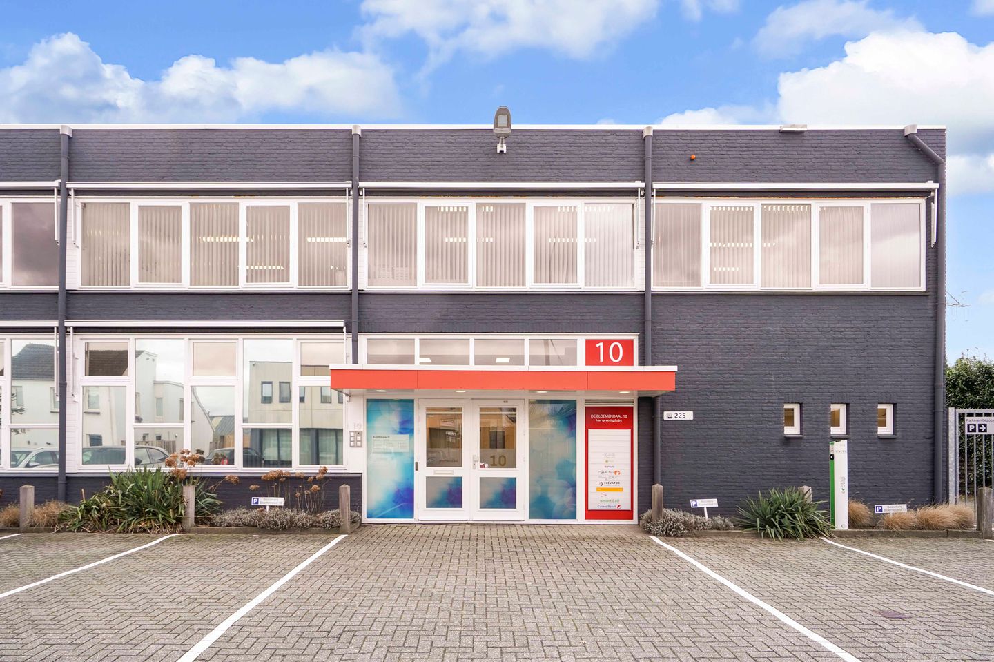 View photo 1 of De Bloemendaal 10