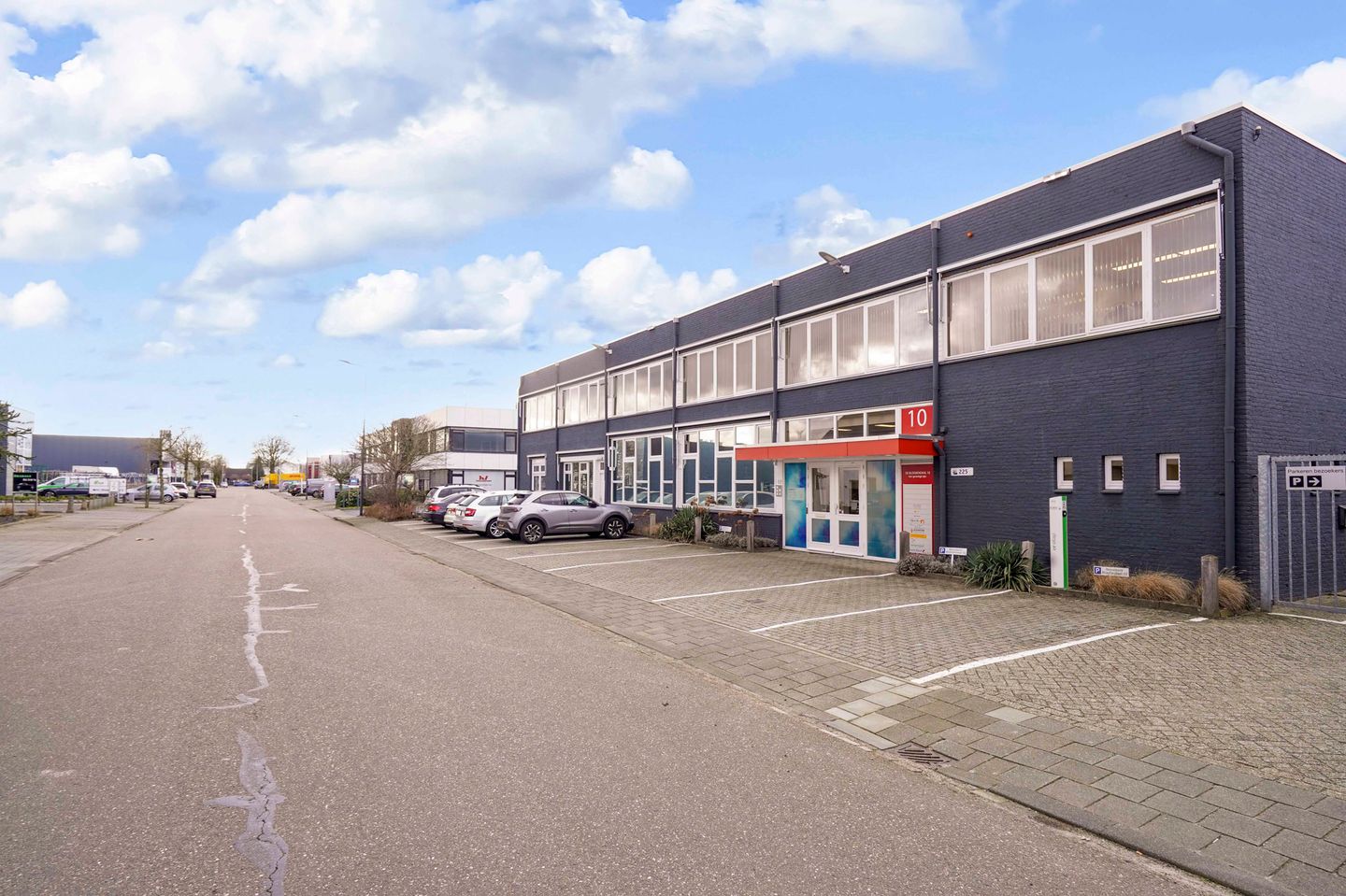 View photo 3 of De Bloemendaal 10