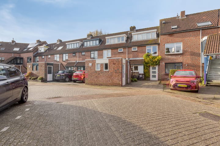 Photo 6 of Hugo van Woerdenstraat 23