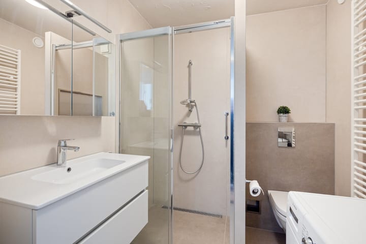 Photo 16 of Hugo van Woerdenstraat 23