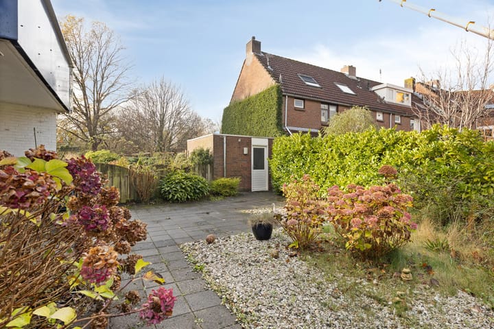 Photo 20 of Hugo van Woerdenstraat 23