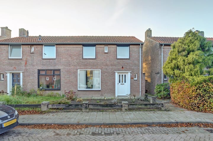 Foto 1 van Burgemeester Rensstraat 38