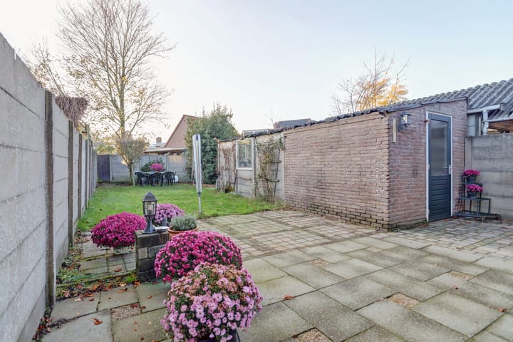 Foto 24 van Burgemeester Rensstraat 38