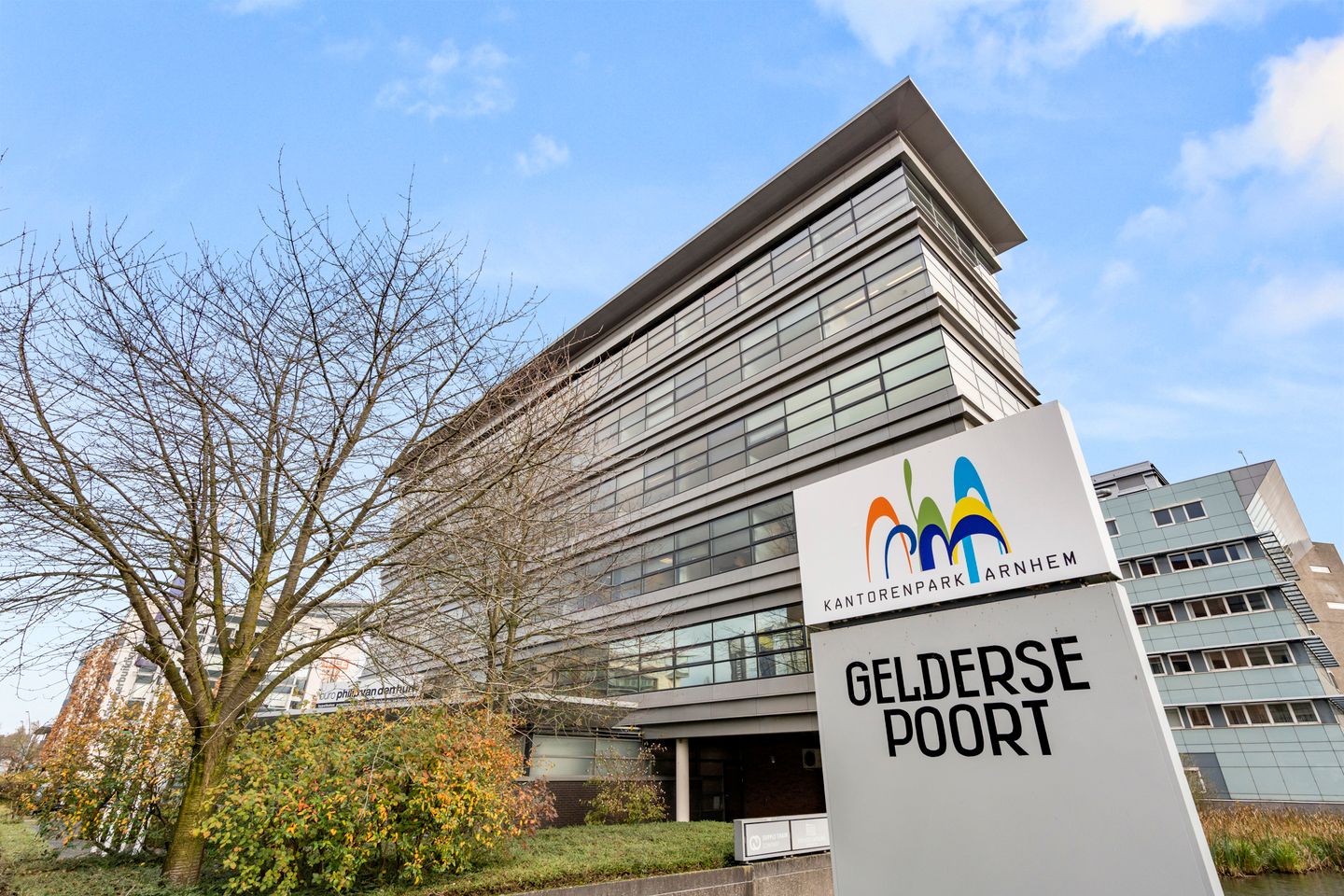 Bekijk foto 2 van Mr E.N. van Kleffensstraat 4