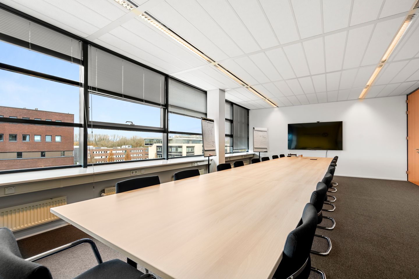 Bekijk foto 4 van Mr E.N. van Kleffensstraat 4