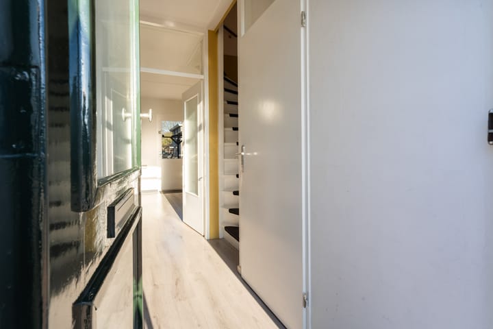 Photo 3 of Barwoutswaarder 24