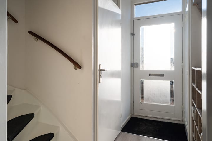 Photo 4 of Barwoutswaarder 24