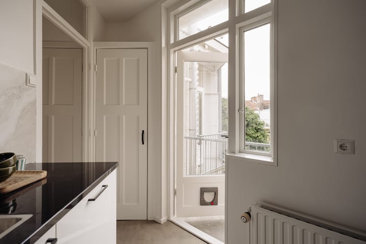 Photo 11 of Van Tuyll van Serooskerkenweg 4-3