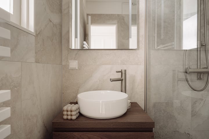 Photo 18 of Van Tuyll van Serooskerkenweg 4-3