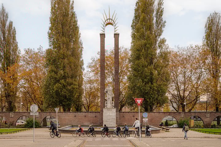 Photo 29 of Van Tuyll van Serooskerkenweg 4-3