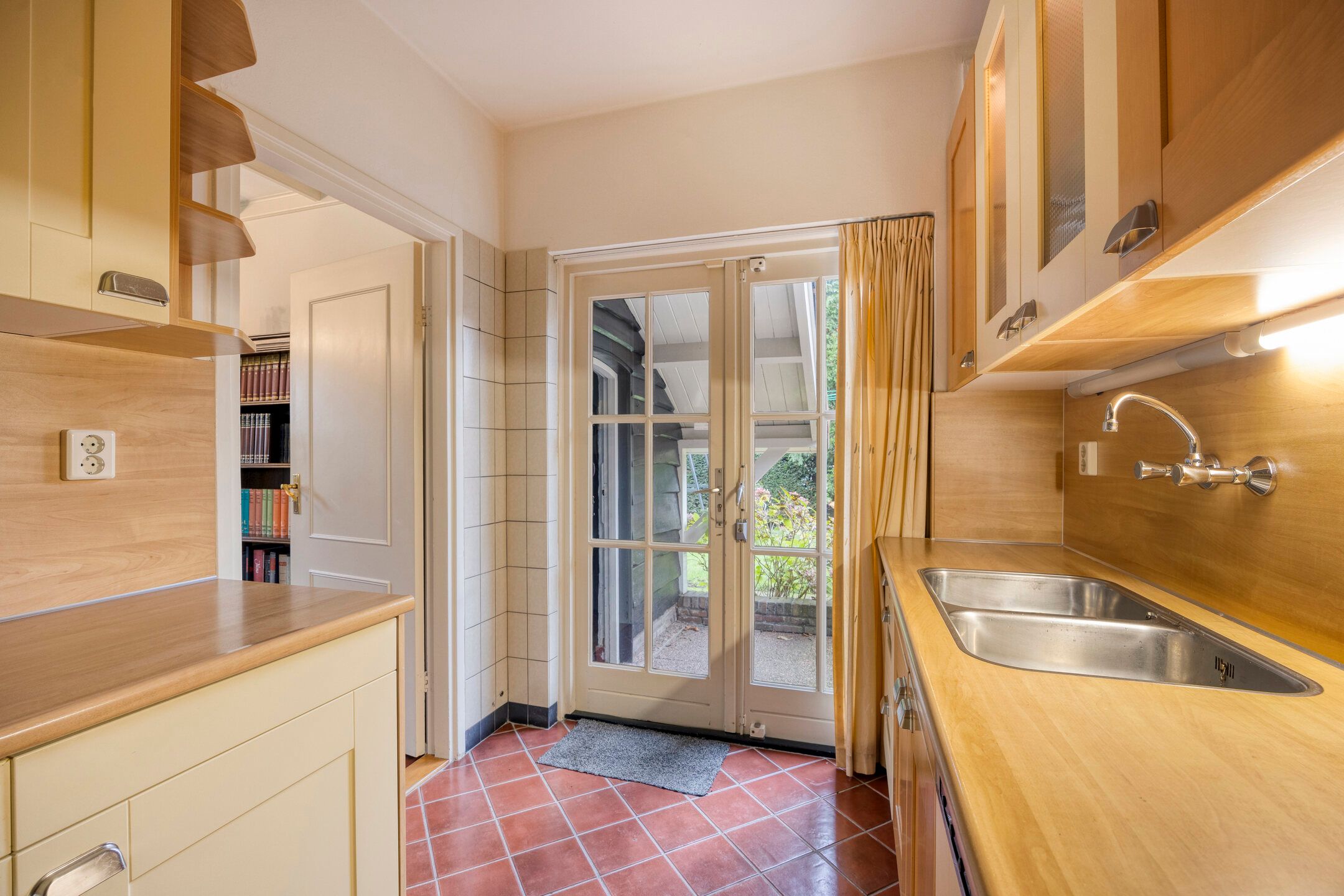 Photo 15 of Beatrixstraat 8