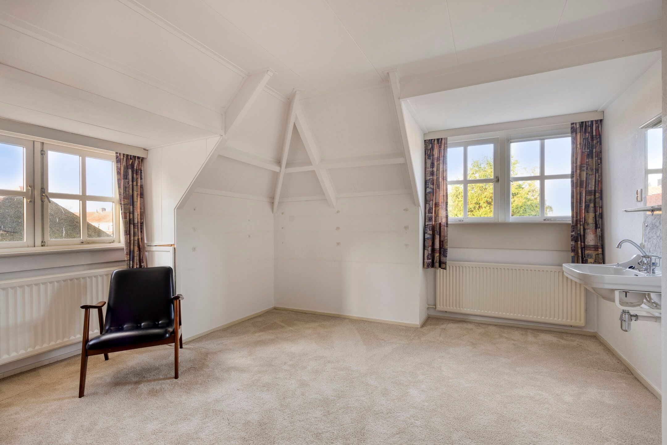 Photo 24 of Beatrixstraat 8