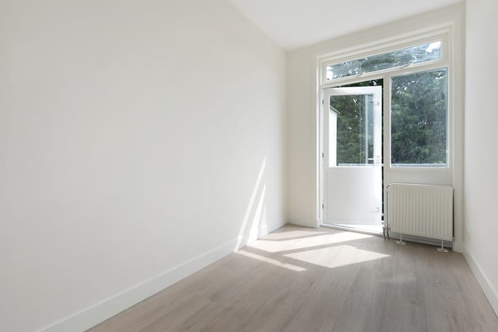 Photo 12 of van de Wateringelaan 42