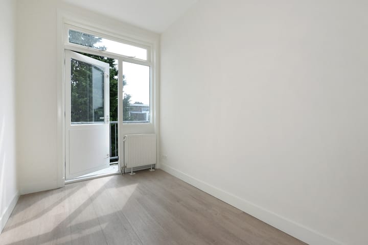 Photo 13 of van de Wateringelaan 42