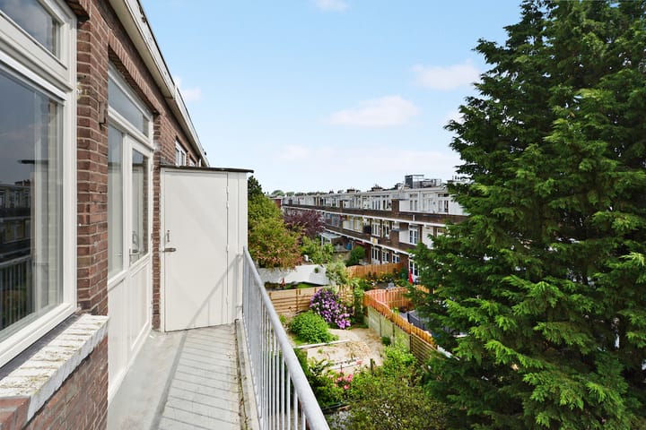 Photo 15 of van de Wateringelaan 42