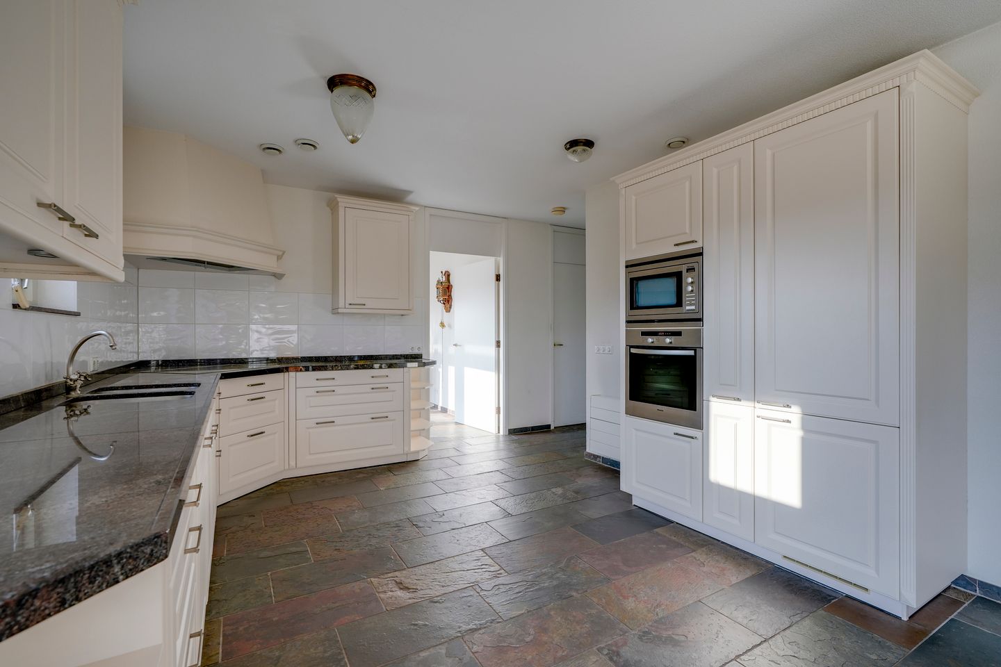 Foto 19 van Hoofdweg 3-J