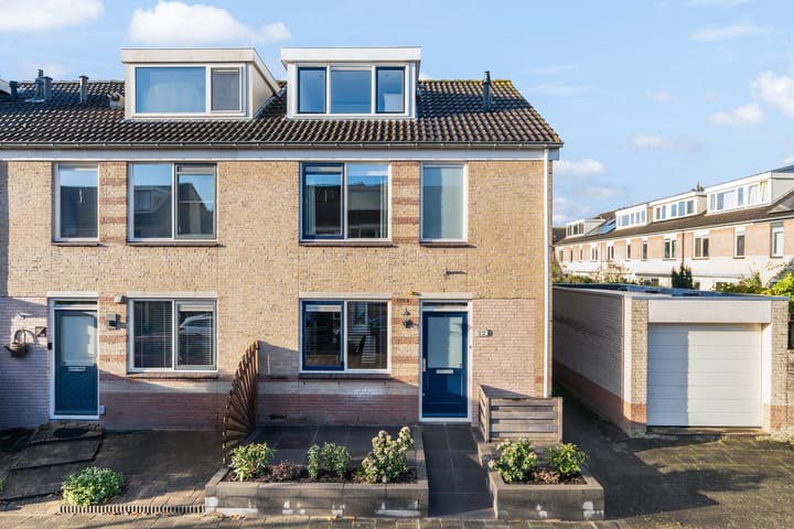 Charley Tooroplaan 22