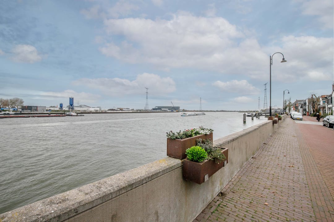 Photo 43 of Voorstraat 64