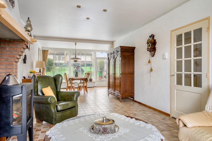 Photo 4 of Burgemeester van der Weidenlaan 35