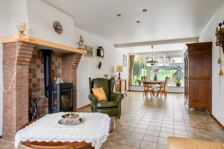 Photo 5 of Burgemeester van der Weidenlaan 35