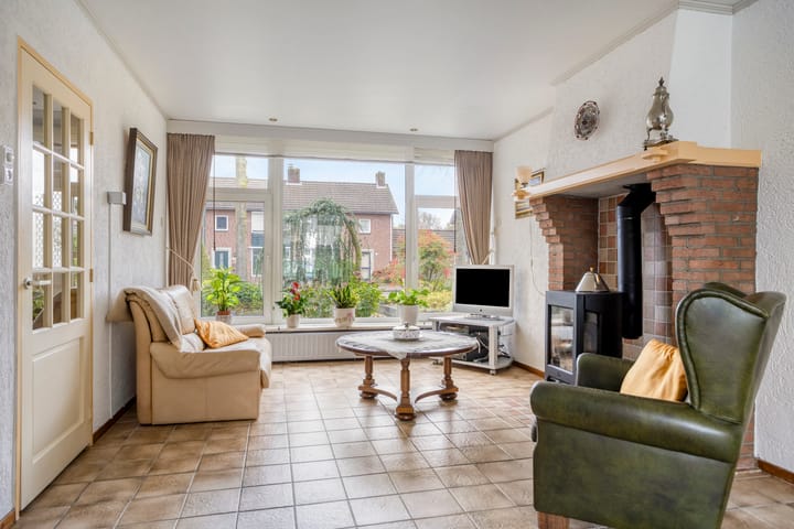 Photo 6 of Burgemeester van der Weidenlaan 35