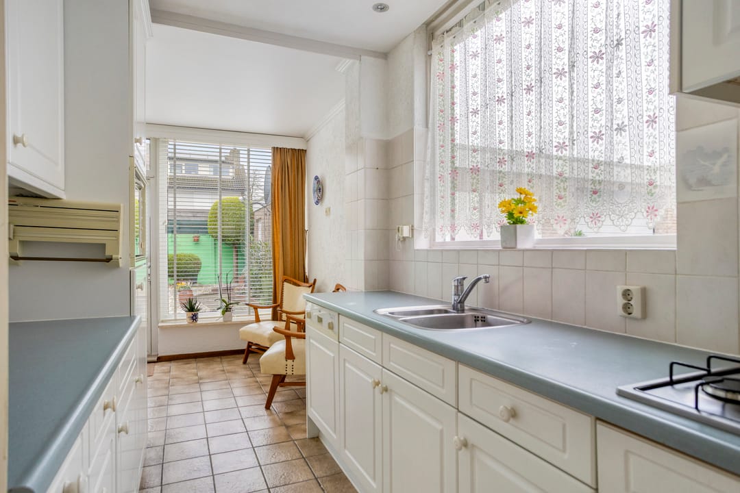 Foto 11 van Burgemeester van der Weidenlaan 35