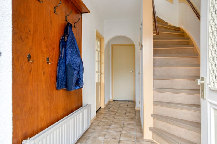 Photo 13 of Burgemeester van der Weidenlaan 35