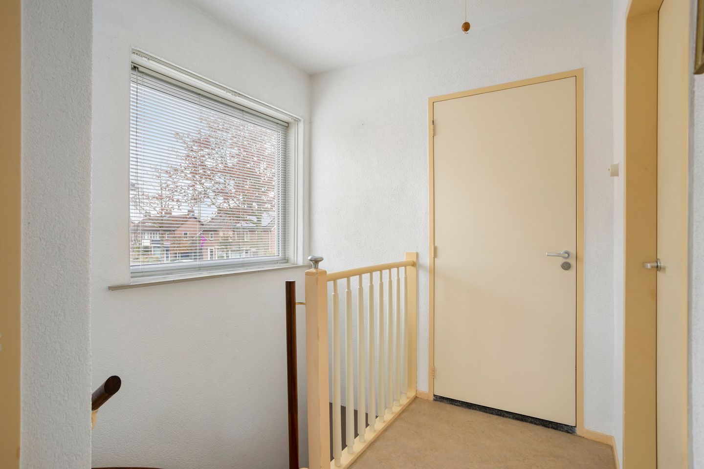 Foto 14 van Burgemeester van der Weidenlaan 35