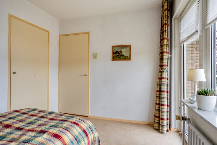 Photo 16 of Burgemeester van der Weidenlaan 35